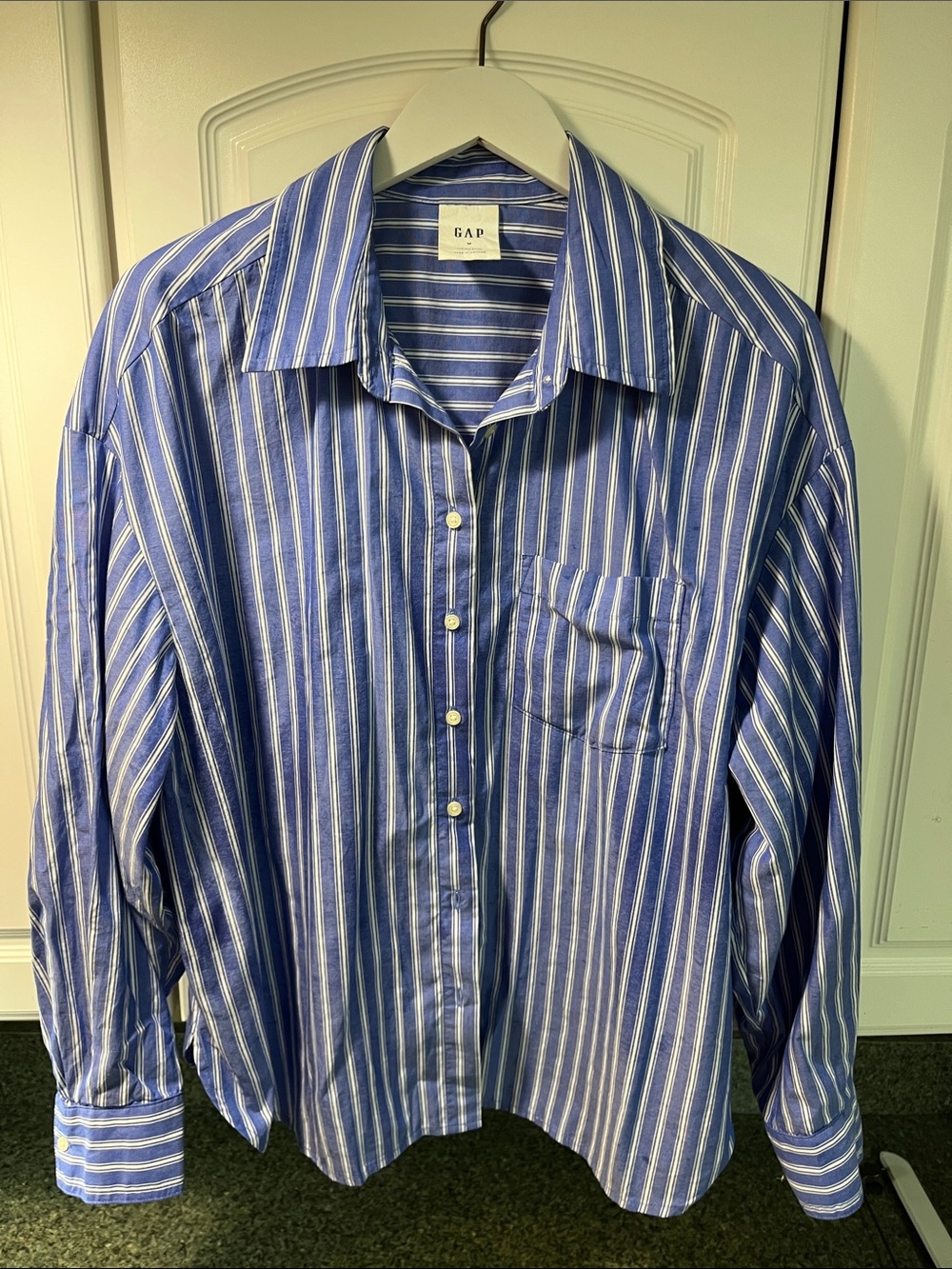 GAP women’s Blue and White Vertical Stripe Dress Shirt